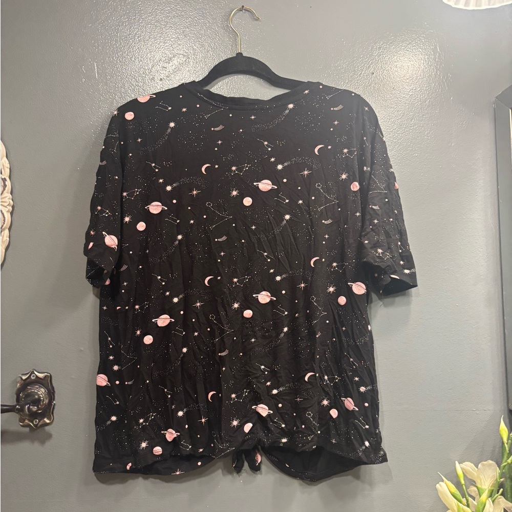 No Boundaries Black Pink Space Celestial Print Front Tie Crop Top Short Sleeve - Picture 3 of 7